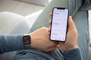 Should You Choose a Smartwatch or Fitness Tracker for Health Tracking in 2023?